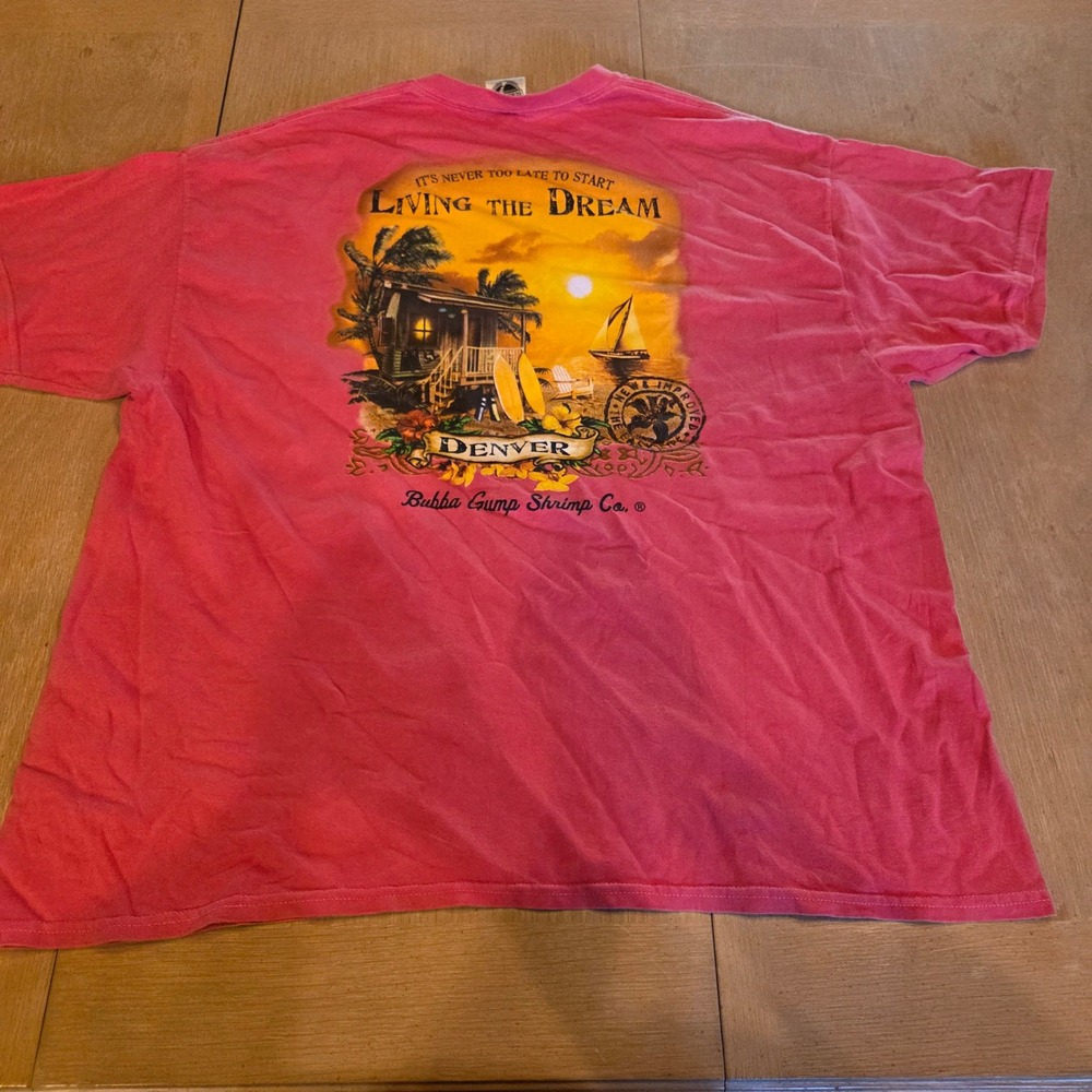 Bubba Gump Shrimp Co Denver T-Shirt Mens XXL Pink Living the Dream 2012 Graphic